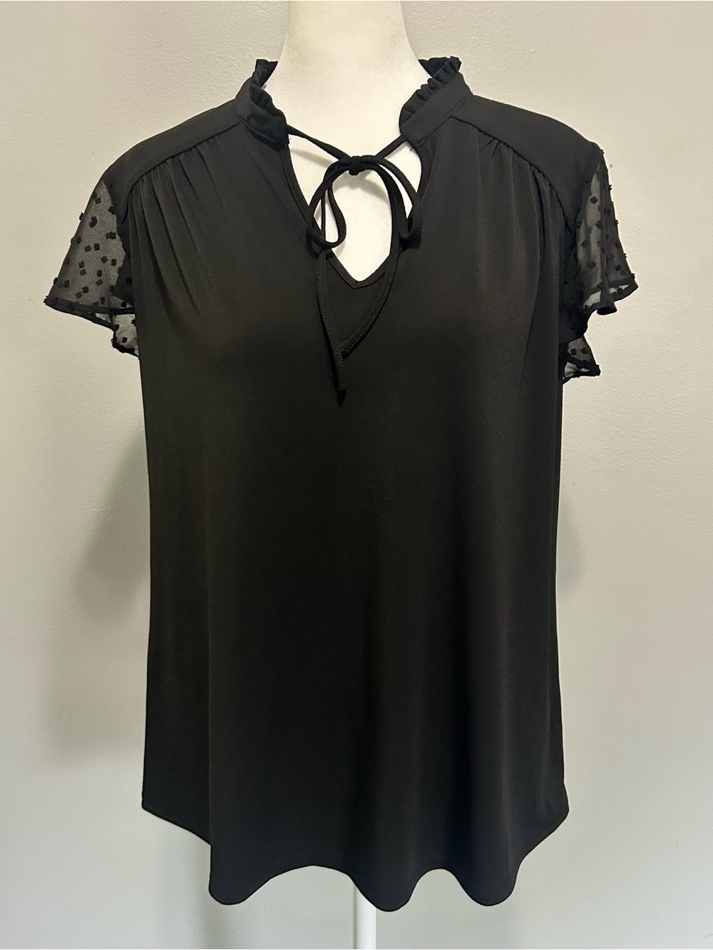 Adrianna Papell Black Tie-Neck Keyhole Flutter Sleeve Blouse